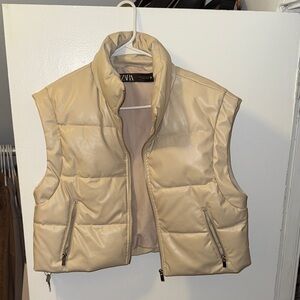 Zara Women's Beige Puffer Vest